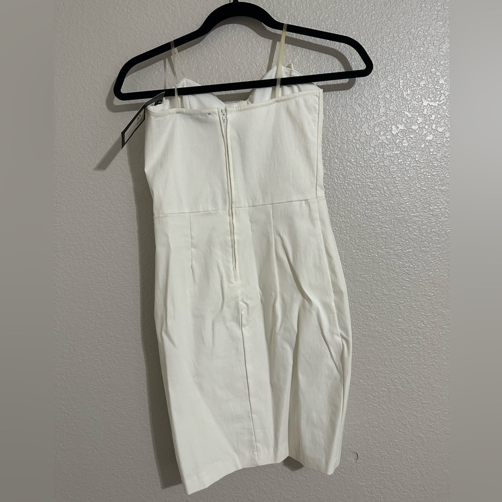 Off white strapless dress with bow. - Picture 4 of 4